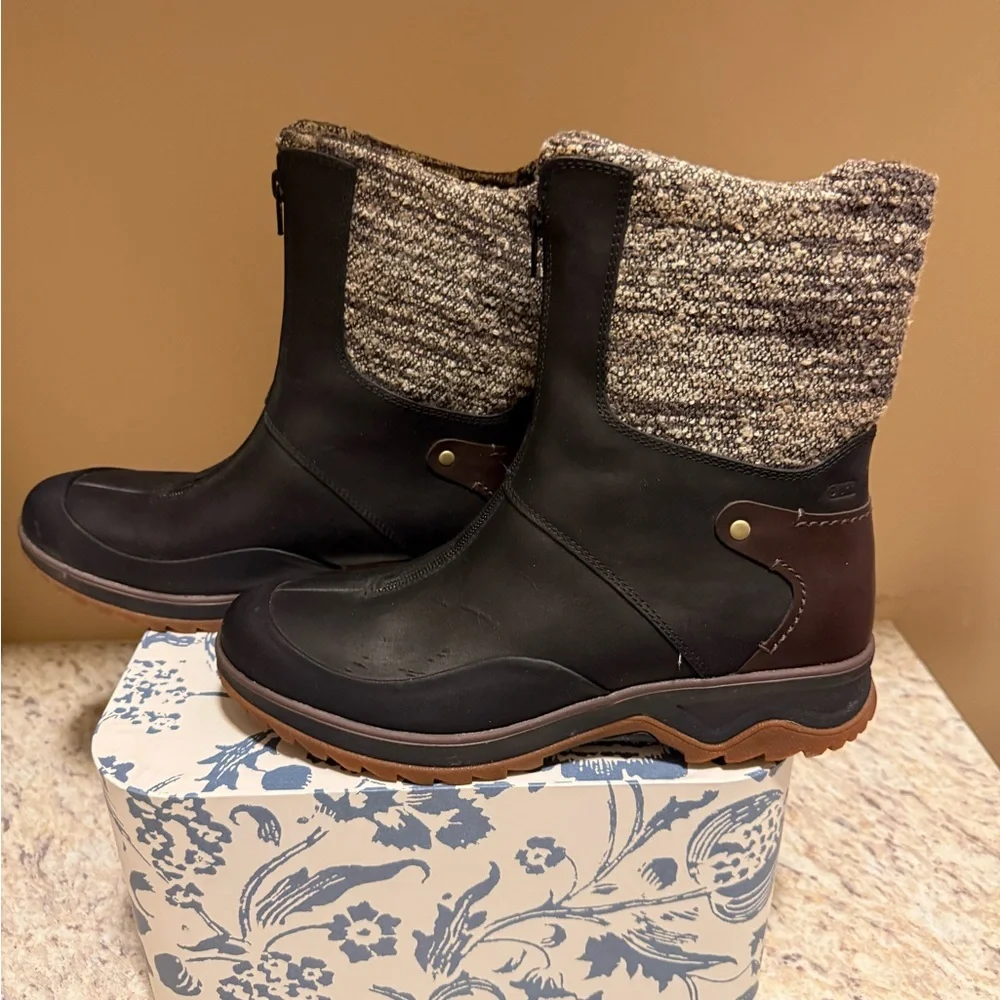 Merrell Warm Brown Winter Boots - Picture 5 of 10